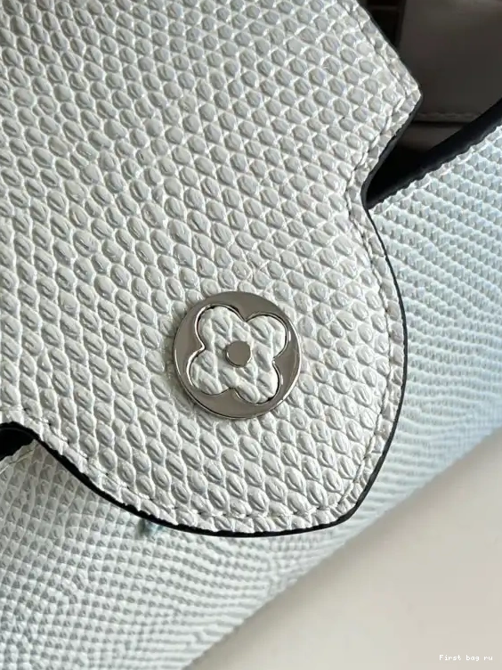 First bag ru LOUIS MINI CAPUCINES VUITTON 0527